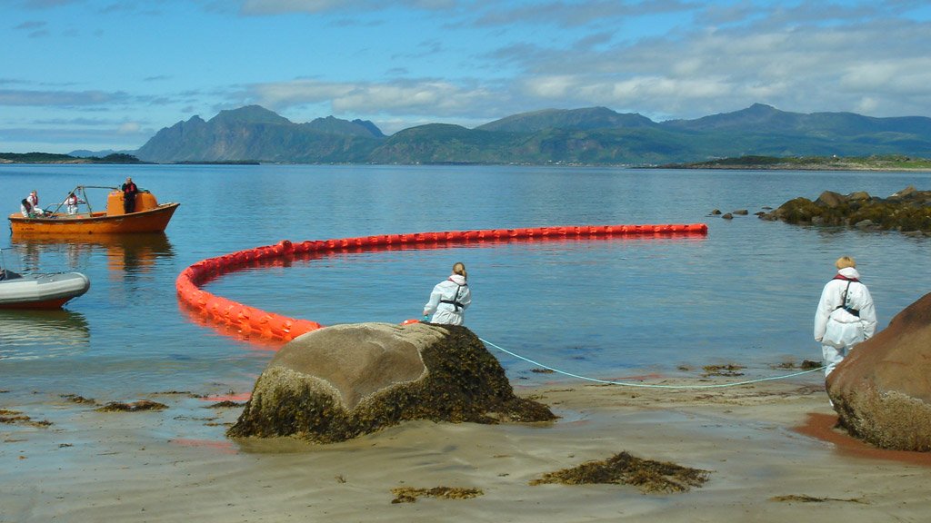 oil spill anti pollution boom